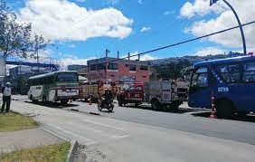 En un comunicado oficial, el alcalde de quito, jorge yunda, declaró la suspensión del hoy no circula este jueves 12 y viernes 13 en la capital debido a la emergencia de salud declara en todo el país. 6mpiwnowabrzgm