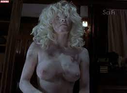 Naked Ona Grauer in First Wave < ANCENSORED