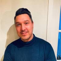 90+ perfiles de «Engels»