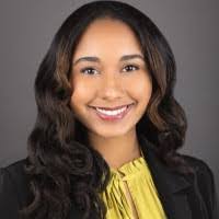 Shayna Davis's Instagram, Twitter & Facebook