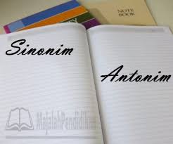 Sinonim putus asa adalah terbang semangat, terbang arwah, pesimis, patah semangat, angkat. Contoh Sinonim Dan Antonim Kata Dalam Bentuk Kalimat