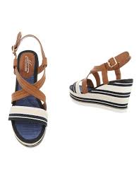 Choisir un pair de chaussures compensées qui sont plus facile à marcher avec pour votre look chic. Gamme De Chaussures Compensees L Indispensable De L Ete 2019