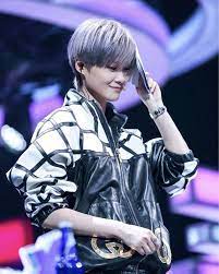 Li yuchun(chris lee) is a chinese singer, actress, songwriter, concert director. æŽå®‡æ˜¥ æµè¡Œ Liyuchun Chrislee China Singer Beauty Fashion Style Highfashion Icon Chinesepopstar Chinesepopmusic Chinese Music Chris Lee