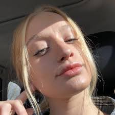 Crystal Cranston's Instagram, Twitter & Facebook