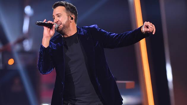 Crash My Party”: Luke Bryan makes surprise appearance at his Nashville bar
