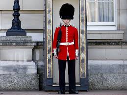 Changing of the guard is one of the oldest and most recognizable ceremonies connected with buckingham palace. Buckingham Palace Guard Put A New Spin On His Daily March Watch People Com