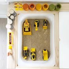 Diggers Because Boymom I M So Excited About This New Ikea Flisat Table It Makes Sensory Play So Easy And In 2020 Ikea Tipps Gegen Langeweile Kinder Spielzeug