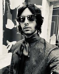 Darin was born in stockholm, sweden, to kurdish parents shwan and ashti, who. Darin Facebook