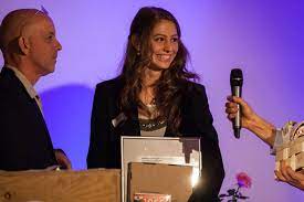 Join facebook to connect with salome lang and others you may know. Keine Springt So Hoch Wie Lang Tageswoche