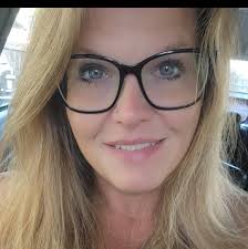 What restaurants in Middleburg or Green Cove Springs have a separate  meeting room for a community appreciation luncheon?