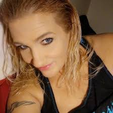 Amy Hetzer's Instagram, Twitter & Facebook