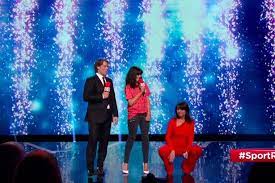 Davina mccall catsuit relief sport wardrobe malfunction skintight dailymail celebrities tight skin comic celebrity figure. Davina Mccall Causes Twitter Meltdown With Red Jumpsuit And Unflattering Camel Toe On Sport Relief Mirror Online