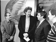 Μίκης θεοδωράκης), né le 29 juillet 1925 sur l'île de chios en grèce , est un compositeur et homme politique grec. Mikis Theodorakis Wikipedia