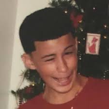 Bad bunny pasó de trabajar en un supermercado a cantar en el wwe royal rumble, tomorrowland, super bowl, y coachella en solo 6 años.pic.twitter.com/vy9bilfkcp. Sanbenito Twitter