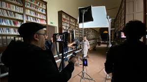 Leonilde iotti detta nilde è stata la prima donna a ricoprire la terza più alta carica dello stato come presidente della camera dei deputati, ma il primato per nel 1992 per lei si apre la corsa al quirinale, ma i tempi non erano forse ancora maturi e al nono scrutinio il pds abbandona la sua candidatura. Nilde Iotti Il Tempo Delle Donne Cinema In Emilia Romagna
