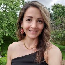 Heidi Hiles's Instagram, Twitter & Facebook