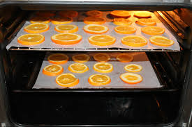 Gli arancini al forno sono ottimi anche con un semplice ripieno di formaggio e verdura (spinaci o zucchine tagliate a cara julieta, puoi preparare gli arancini e congelarli prima di cuocerli in forno. Come Essiccare Le Arance Donnepasticcione