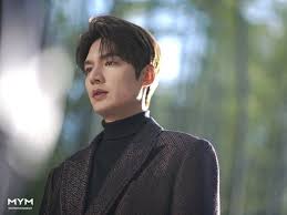 Lee has lost quite a bit of weight here, his skin appears to be whiter and his jawline seems sharper, so perhaps he did not have a jaw reduction procedure after all. Terbuai 5 Drama Korea Yang Dibintangi Lee Min Ho Ini Dijamin Bikin Baper Indozone Id