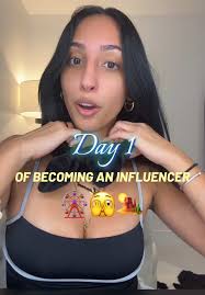 Day 1 of me becoming an influencer over 60 days… I just want my picture  taken in front of the Ferris wheel😩 someone tell me what I should post  next, I’m desperate !