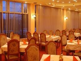 Hotelul everest*** este situat în apropierea parcului sportiv municipal si a salii sportive polivalente, dar nu departe de centrul orasului tirgu mures. Hotel Everest Targu Mures