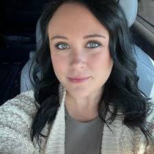 Emily Hare (EmilyHare985)