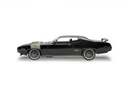 Ну а сам вин дизель приехал гоняться на plymouth roadrunner gtx. Revell Dom S 71 Plymouth Gtx 2 N1