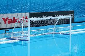 Percben kontrát fújtak a fradira, de szerencsére fioli átlövése elkerülte a magyar kaput. Vizilabda Kapuhalo Feher Szinben Dijtalan Szallitassal