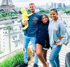Singers matt pokora and christina milian at the 2017 nrj music awards ceremony in cannes, france. M Pokora Et Christina Milian Enceinte Leur Petit Isaiah Ebloui Par Son Premier Sapin De Noel Purepeople