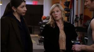 The format of the episodes remained the same. Brown Floral Blouse Worn By Amanda Rollins Kelli Giddish In Law Order Special Victims Unit Season 21 Episode 17 Spotern