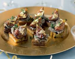 En cardamomo catering cuidamos al máximo el detalle y buscamos opciones originales para presentar nuestros aperitivos de forman que llamen la atención y no solo activen el sentido del gusto, sino el. Aperitivos Para Una Navidad Tres Chic