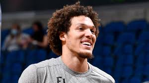 Check out aaron gordon's uncanny halloween costume that has the internet weaving wild conspiracy theories. E0txvcbwyy0ozm