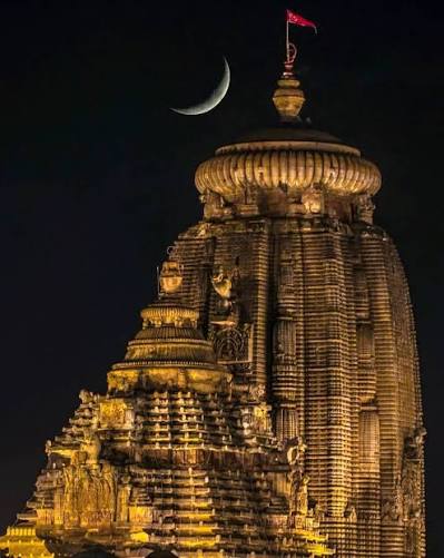 The amazing view of Shree Lingaraja Temple, Bhubaneswar . Lord Shiva is also known as Chandrasekhar do you know why ?? According to Hinduism ' Chandra (in Sanskrit) ' the moon was