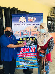 Just like other majlis daerah, it manages local development plans, licensing. H4nxdwgq 5u3gm