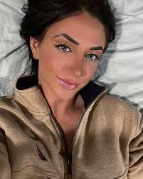 Johnna Cormier's Instagram, Twitter & Facebook