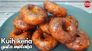 Resepi kuih ubi keledek goreng manis dan rangup 2020 dan cara membuat adunan tepung yang rangup tanpa kapur. Kuih Keria Ubi Keledek Gula Melaka Asli 100 Youtube