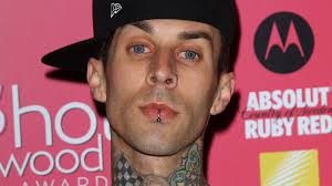 Here's our deep dive into travis barker's playing style, skills, drum setup, drumheads, and exactly why he's influenced a generation of drummers around the world. Travis Barker Hat Jetzt Ein Kourtney Tattoo