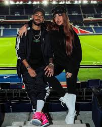 Varane, mai shekara 28, ya sanarwa da real madrid cewar baya sha'awar tsawaita kwantiraginsa a kungiyar, wacce saura shekara daya ta kare. Inside Neymar S Family Missing Matches Around His Sister S Birthday And His Dad S Transfer Dealings Daily Mail Online