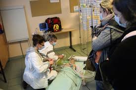 Et nous alors ,il y a aussi l'aide soignant dans cette affaire.allez ,je ne vous en veux pas.bienvenue. A Gisors L Institut De Formation D Aide Soignant E S Cherche A Seduire