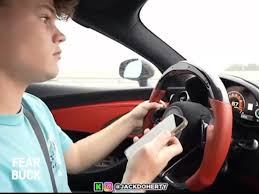 Kick streamer crashes his new McLaren