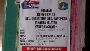 Rumah warga dki yang pulang mudik ditempel stiker khusus stiker berisi informasi seputar kewajiban pemudik untuk melapor ke ketua rt dan rw. Sempat Mudik 15 Warga Duren Tiga Jaksel Isolasi Mandiri Rumah Ditempeli Stiker