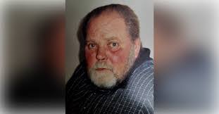 Robin Dill's Instagram, Twitter & Facebook