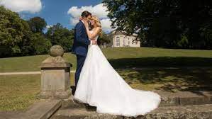 Da ich ja nun seit letzten sonntag verlobt bin und die hochzeit nächstes jahr im september steigen soll. Brautkleidverleih Hannover Bei Karmen S Brautmoden Brautfee