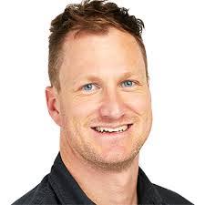 Ian Perry's Instagram, Twitter & Facebook