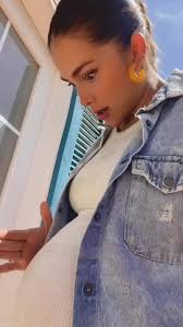 Greeicy Embarazada Baila con Alegría