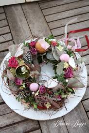Easter Table Wreath With Plate In 2020 Easter Table Floral Wreath Grapevine Wreath