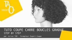 Coupe de cheveux carré court bouclé. Tutoriel Coupe Carre Gradue Sur Cheveux Boucles Par Tao Education Graduation Carree Youtube
