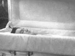 Veja as letras de elvis presley e ouça can't help falling in love, suspicious minds, always on my mind, love me tender e muito mais músicas! Todesursache Von Elvis Presley 16 8 1977 Youtube