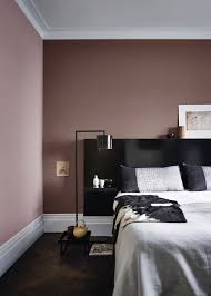 Le Vieux Rose Met En Valeur Les Moulures Du Plafond Et Le Travail De La Plinthe Dans Cette C Deco Chambre Parentale Noir Deco Chambre Rose Deco Chambre Couleur
