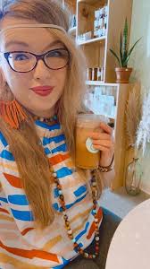 There's nothing like a cool drink in hand and sunshine in the glass to make  Saturday feel just right.