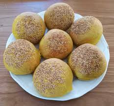 In una capiente ciotola mettete le farine setacciate, la curcuma e il sale. Pane Alla Curcuma Buono E Curativo Estroso Creazioni